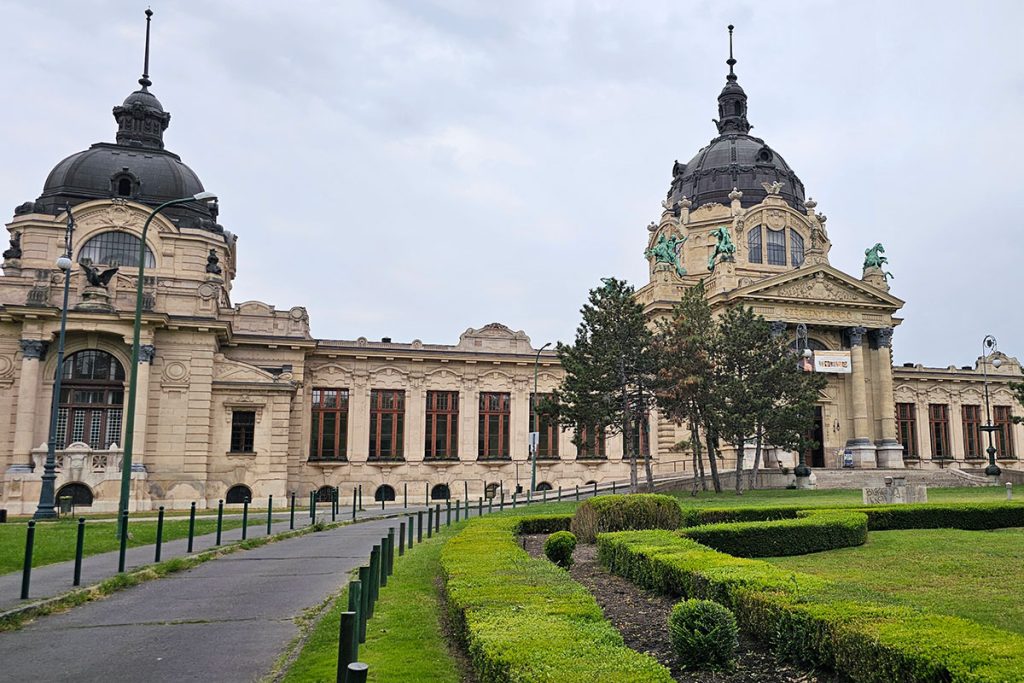 Széchenyi Thermal Bath on a cloudy day