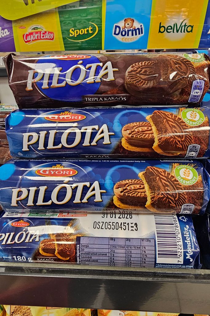 Pilota cookie variations, the original and the full-choco version