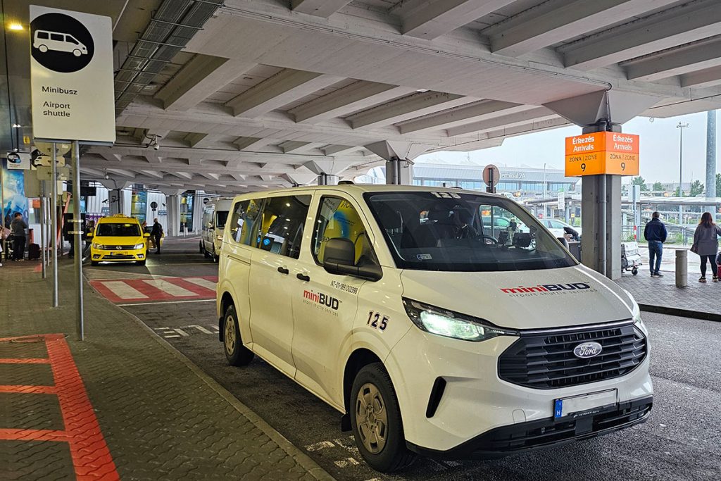 minibud shared shuttle minibus at Budapest airport