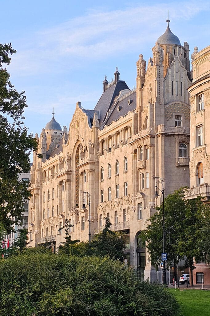 the building of the Four Seasons Hotel Gresham Palace