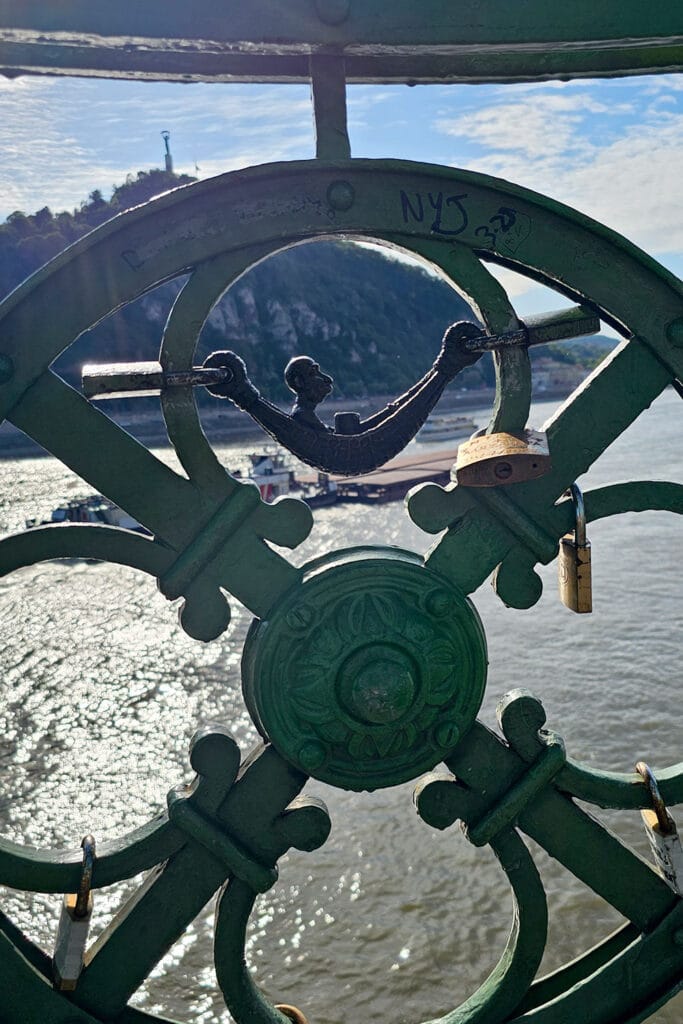 the mini statue of Franz Joseph on Liberty Bridge