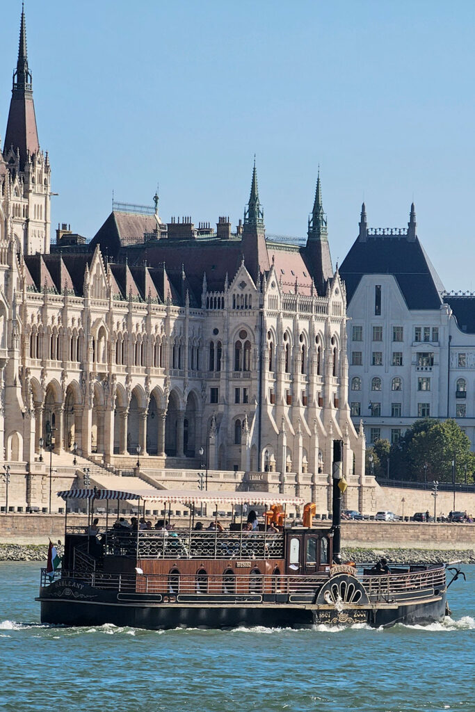 Hableány paddle steamer boat in front of the Hungarian Parliament